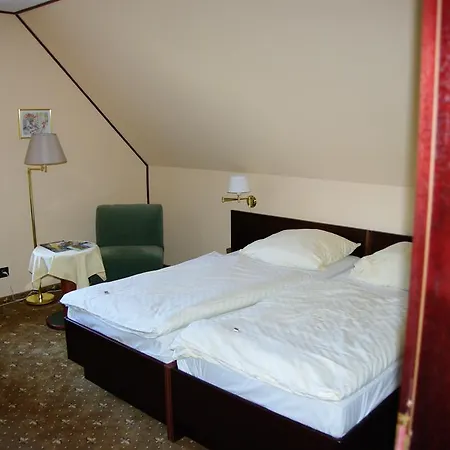 Landhotel Goldener Lowe Mit Am Taurastein