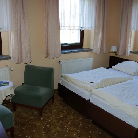 Hotel Goldener Loewe Mit Am Taurastein