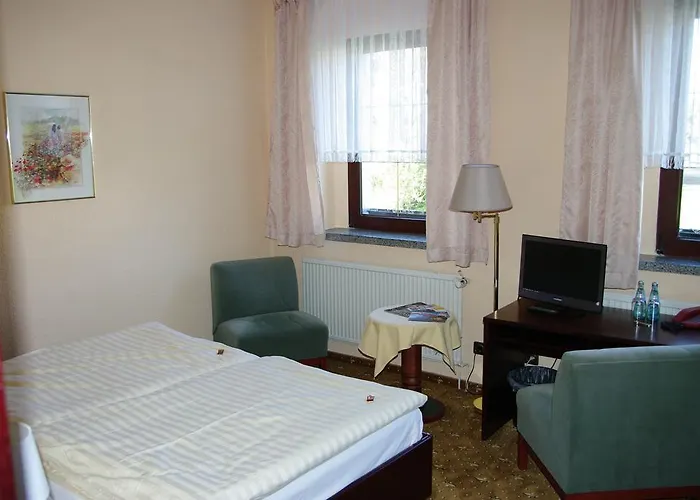 Hotel Goldener Loewe Mit Am Taurastein 3*